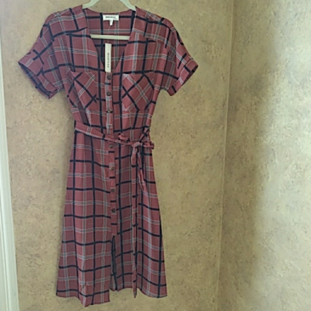 NWT plaid midi dress with front pockets and slit!